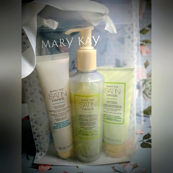 Satin Hands Pampering Set - Picture 2 of 9